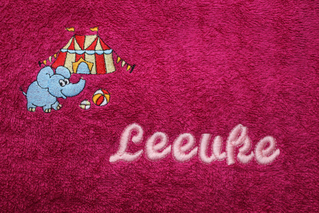 Handtuch mit Musterbestickung